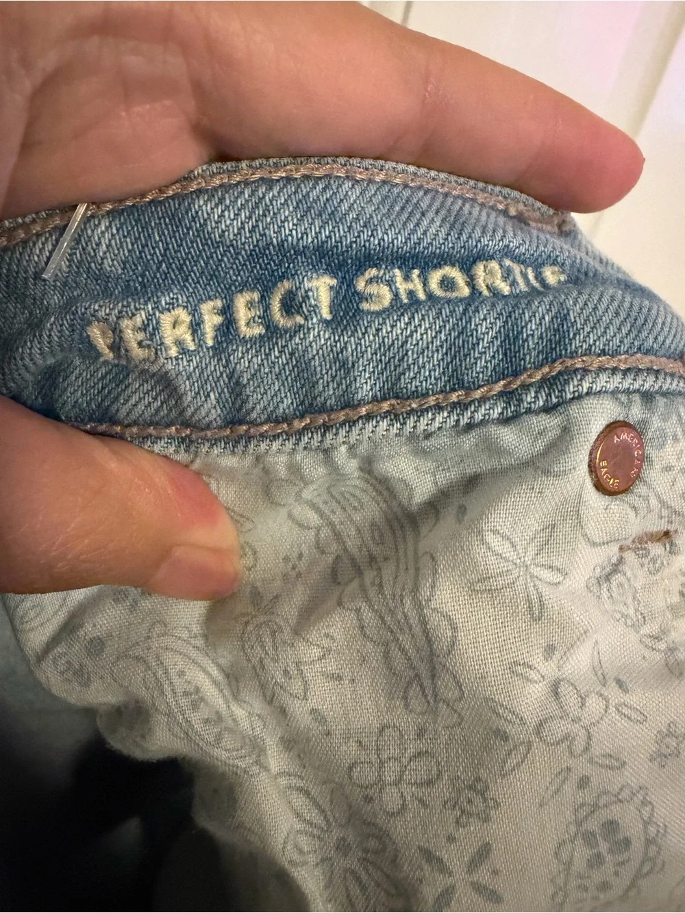 American Eagle Perfect Shortie Distressed Denim Shorts Size 4 Stretch